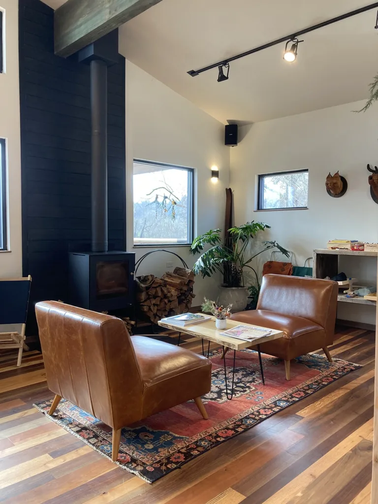 Wrong Way River Lodge & Cabins